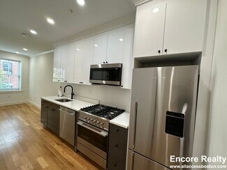 18 Grove St Unit 4, Boston, MA 02114