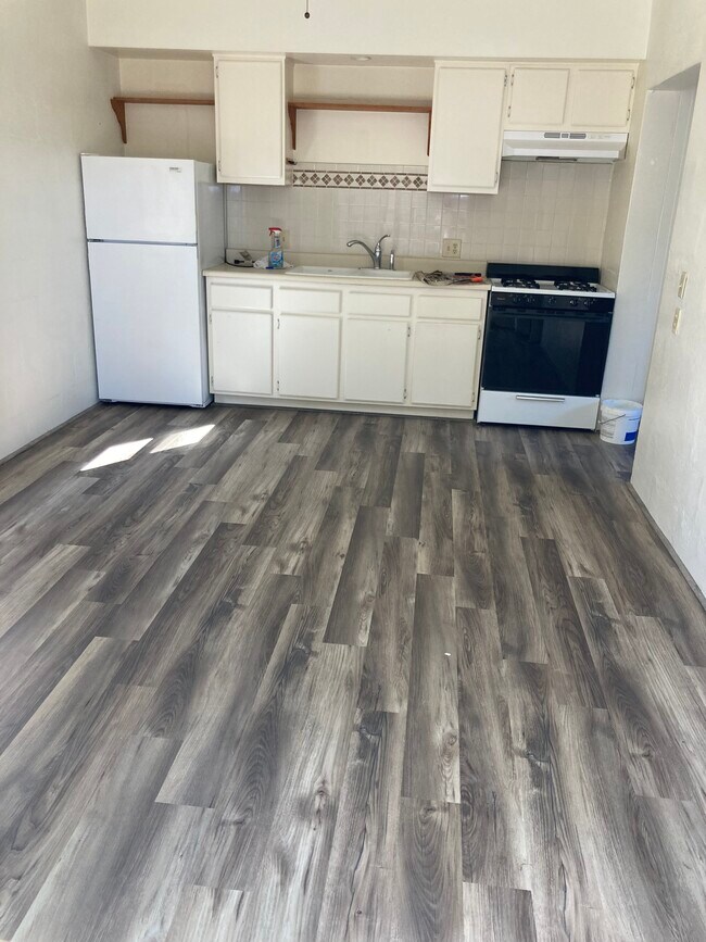 1278 E Collins St, Oxnard, CA 93036 - photo 7