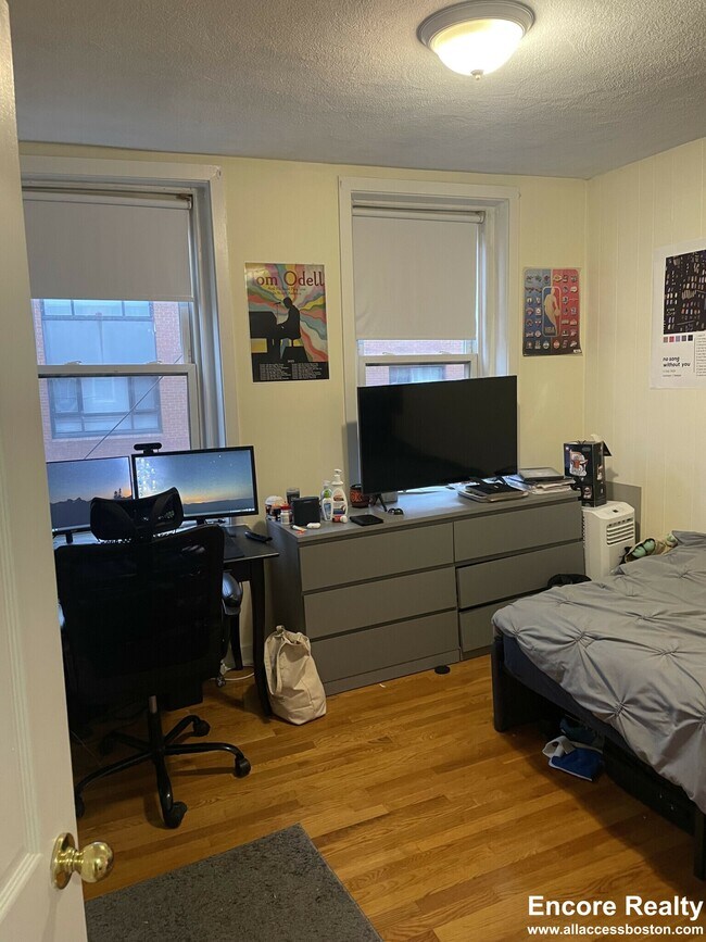 145 Endicott St unit 16, Boston, MA 02113 - photo 5