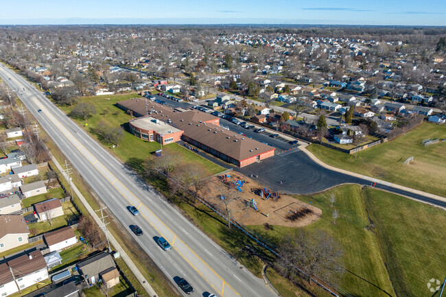 Meadowdale Elementary School is located conveniently in a residential area.