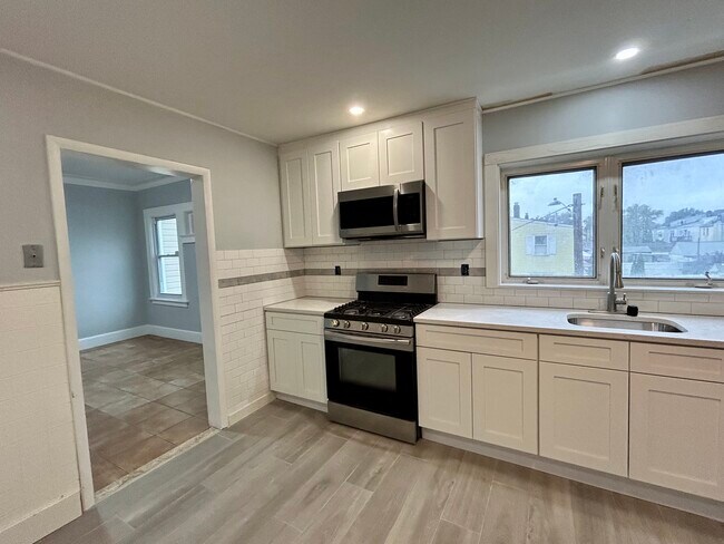 EAT-IN KITCHEN-DR