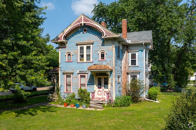 Victorian homes from the mid-1800s are sprinkled through Mendota, IL.