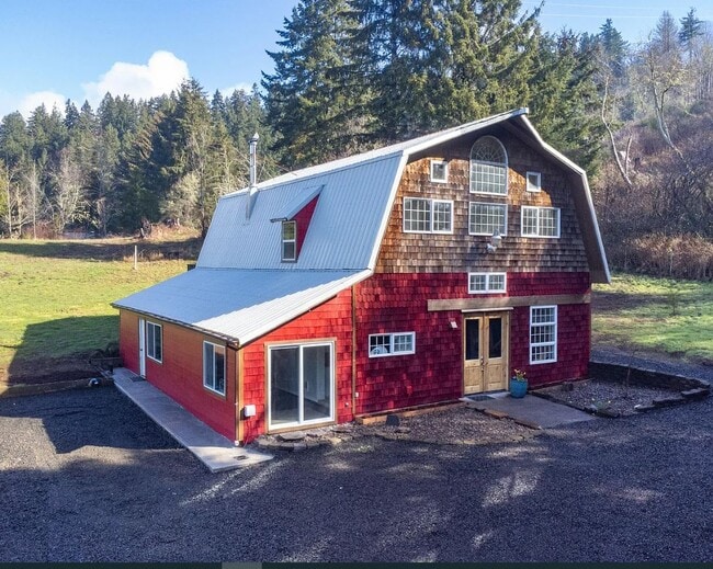 432 N Yodel Ln unit Upstairs, Otis, OR 97368 - photo 2