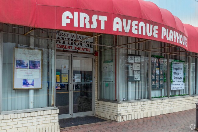 Atlantic Highlands First Avenue Playhouse features a desert theatre in an intimate setting.