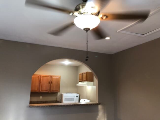 1102 College St, Memphis, TN 38106 - photo 3