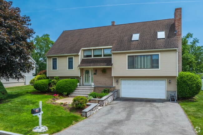 Certain Split-Level homes in Lindenwood will catch your eye as you travel through the neighborhood.