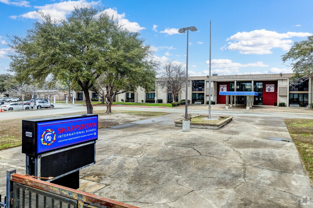 Sharpstown International School, Rankings & Reviews