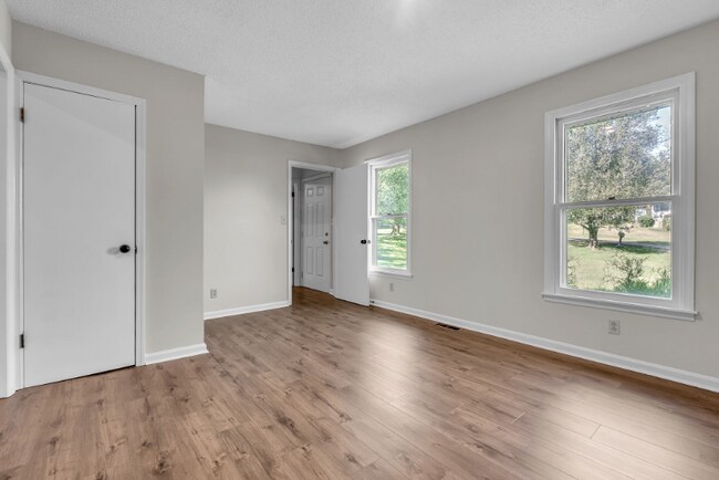 425 Centennial Ave, Lewisburg, TN 37091 - photo 2