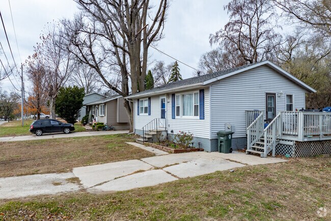 The ranch homes in Maywood are ideal for enjoying a quiet, rural lifestyle.