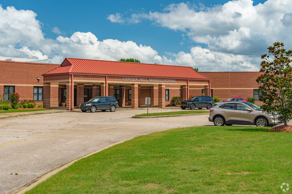 Center Hill Middle School maintains a 15:1 student-teacher ratio.
