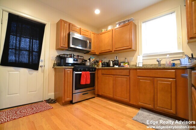 31 Pratt St unit 1, Allston, MA 02134 - photo 2
