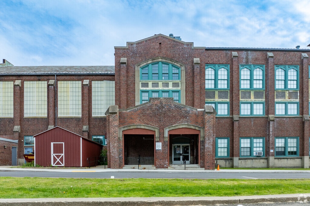 Hoosac Valley Elementary School has an overall grade of C+ on Niche.