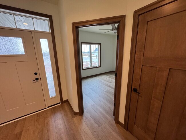403 Founders Way, Little Chute, WI 54140 - photo 5