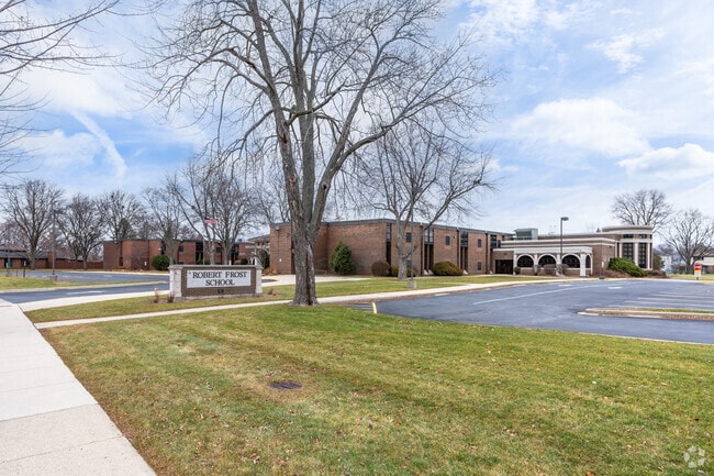 Robert Frost Elementary School has an average student to teacher ratio of thirteen to one.