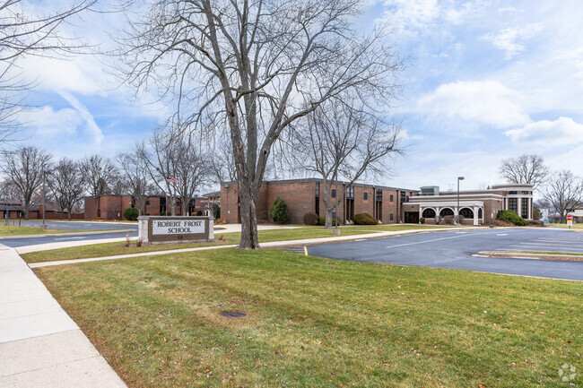 Robert Frost Elementary School has an average student to teacher ratio of thirteen to one.