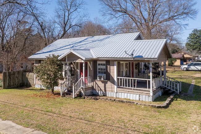 Craftsman homes in Bastrop are popular among historic homebuyers.