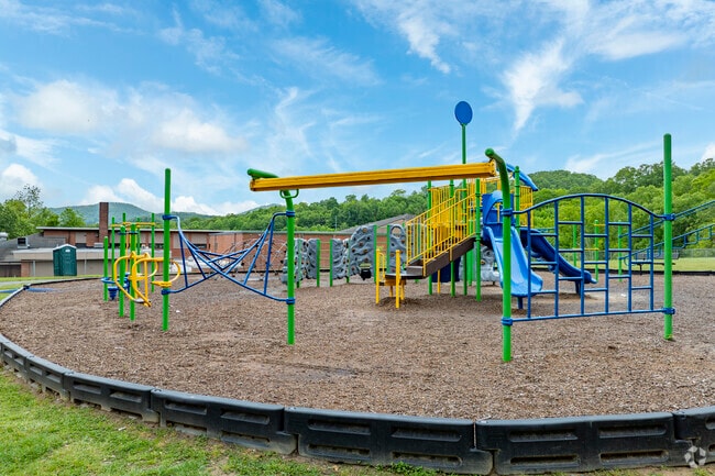 Green Valley Elementary School offers numerous extracurricular activities, including music, sports, and arts to enhance student development.