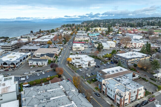 Downtown Edmonds near Perrinville - Seaview is a vibrant community with shopping and dining.