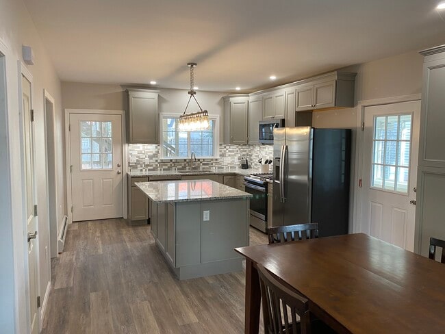 321 Turner St unit downstairs unit, Auburn, ME 04210 - photo 3