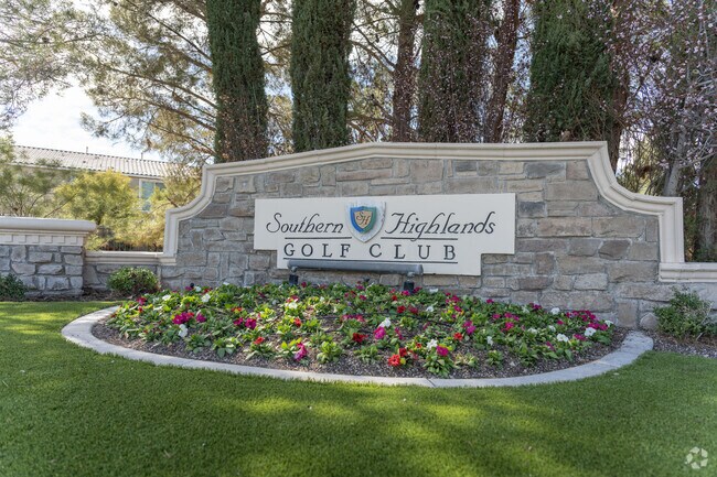 Southern Highlands is home to The Golf Club with the same name.