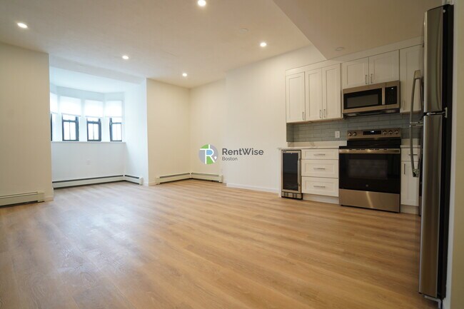 521 Massachusetts Ave unit 5, Boston, MA 02118 - photo 2