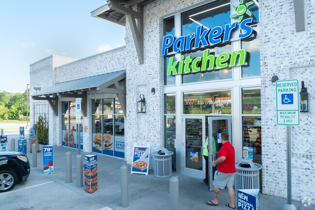 Stores with lunch menus make eating on the go convenient for Cross Creek locals.