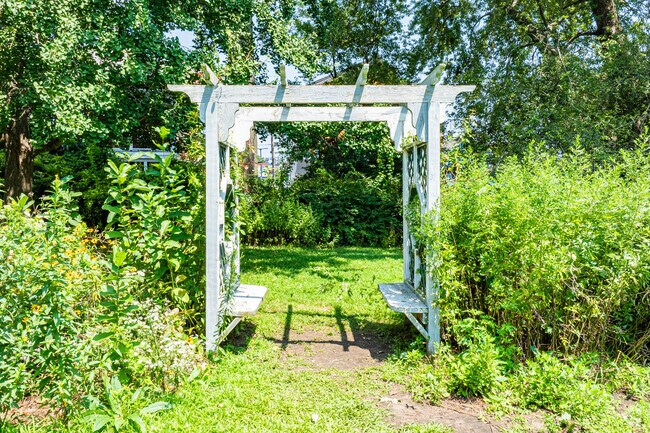 Tucked away behind the New London Historic Society in Coit is their quaint garden space.