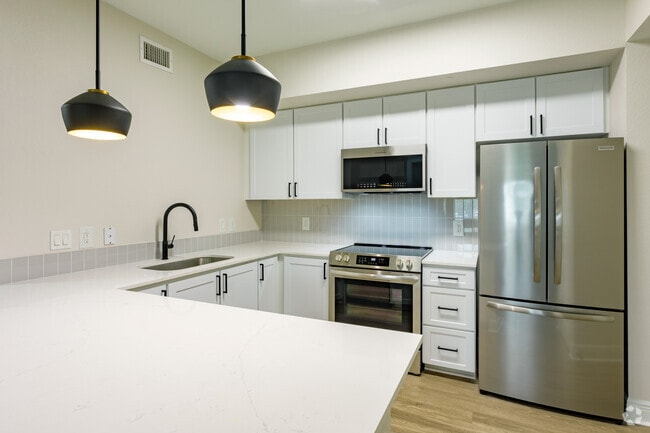 2BR, 2BA - Tupelo - Kitchen