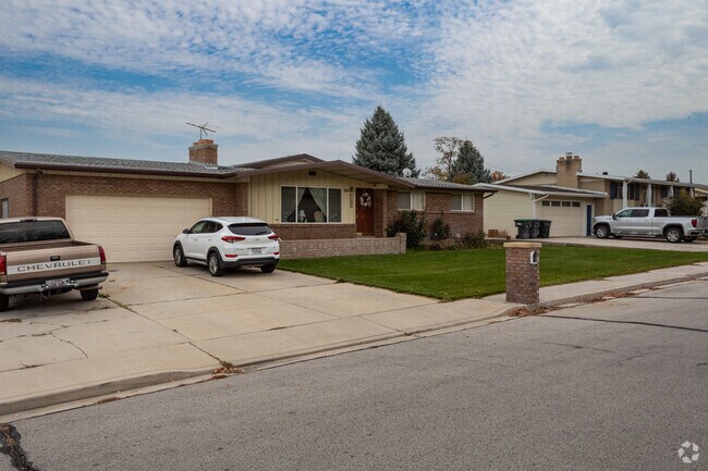 Ramblers are common in the Grandview North neighborhood.