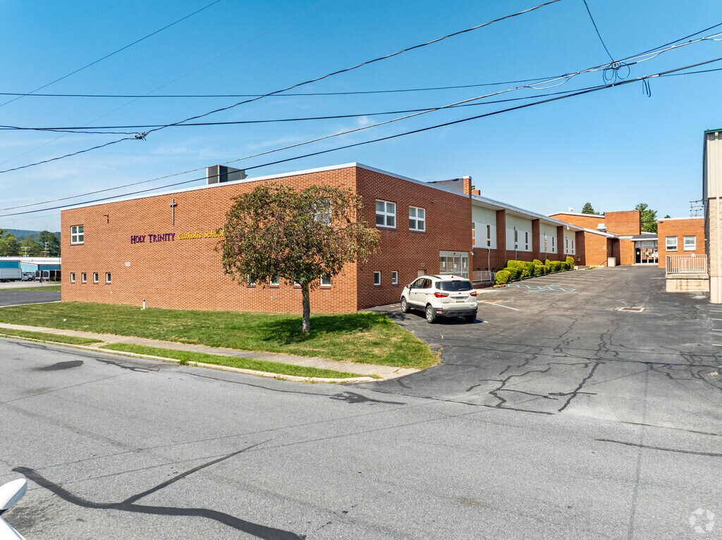 Holy Trinity Middle School Campus features small classes for learning.
