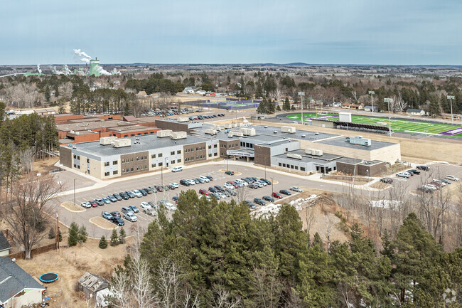 Cloquet Middle School has a student-teacher ratio of 17 to 1.