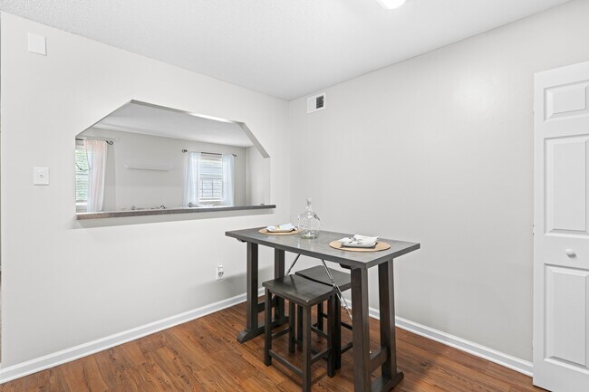 Kingswood - Students save up to 10%!, Chapel Hill, NC 27516 - photo 6