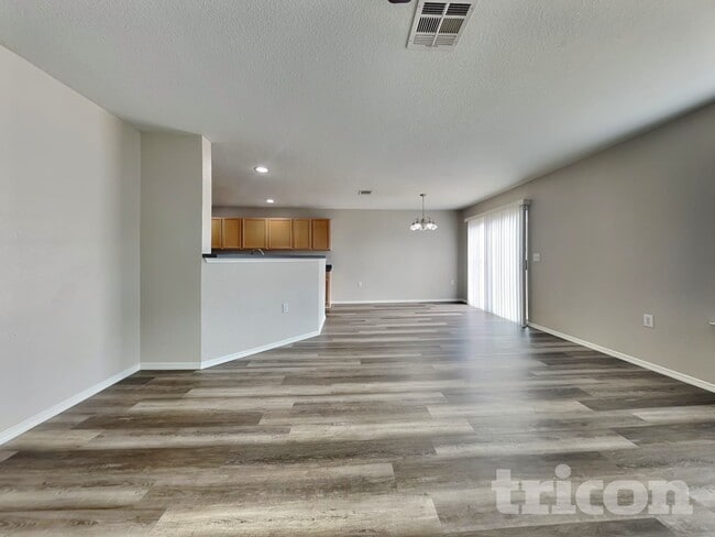 5617 Victory Gallop Dr, Del Valle, TX 78617 - photo 2