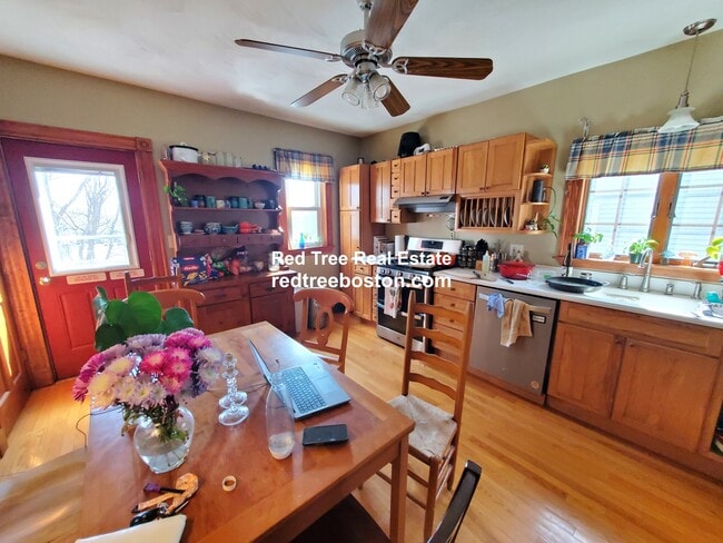 121 Lowell St unit 2, Somerville, MA 02143 - photo 4