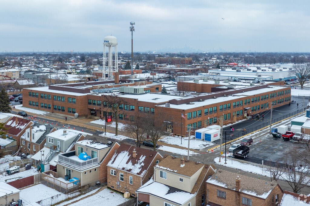 Heritage Middle School is located in Summit, IL.