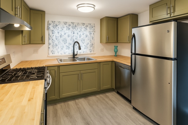 806 Peter St, McHenry, IL 60051 - photo 2