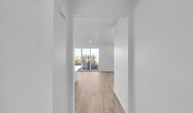 364 W Hideout Ct, Stansbury Park, UT 84074 - photo 4