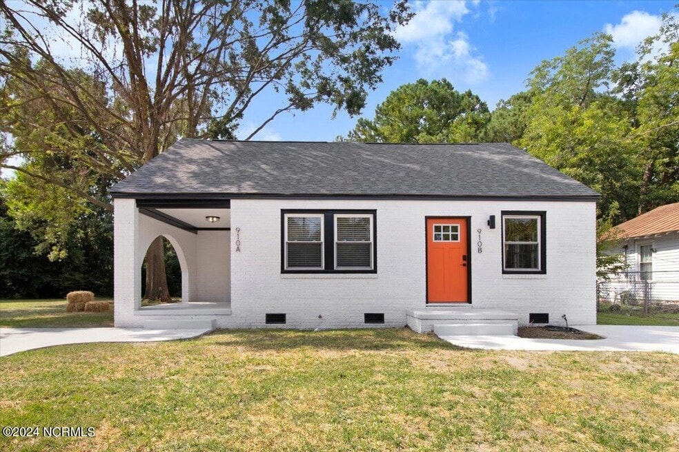 910 E Mulberry St unit B, Goldsboro, NC 27530 - photo 1