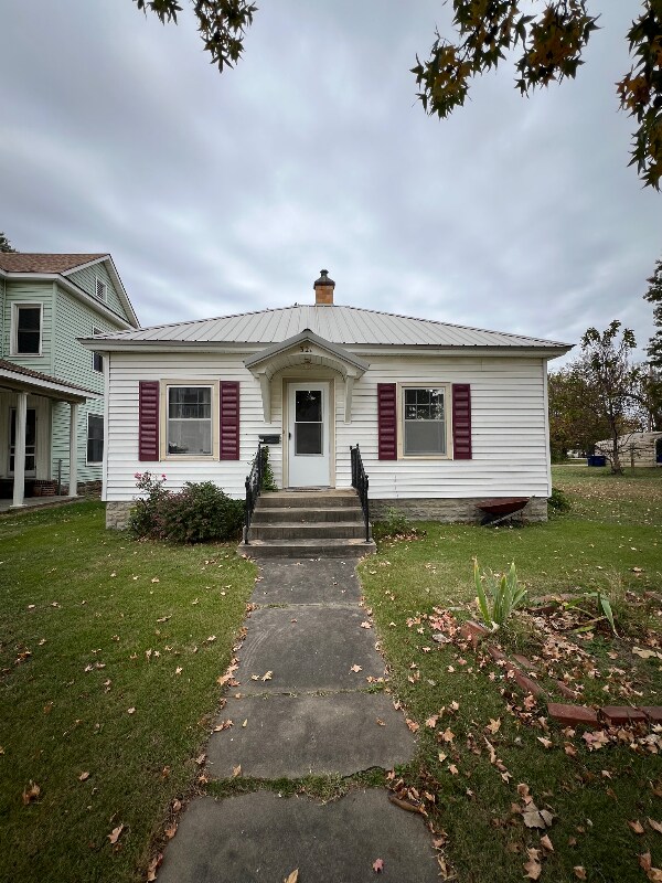 321 W Maple St, Columbus, KS 66725