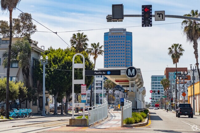 Residents of Willmore can travel easily with the neighborhood's public transportation.