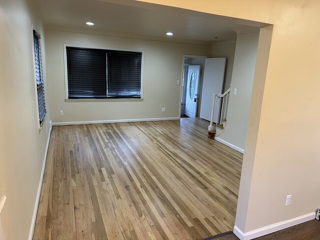 7517 Sterling, Center Line, MI 48015 - photo 3