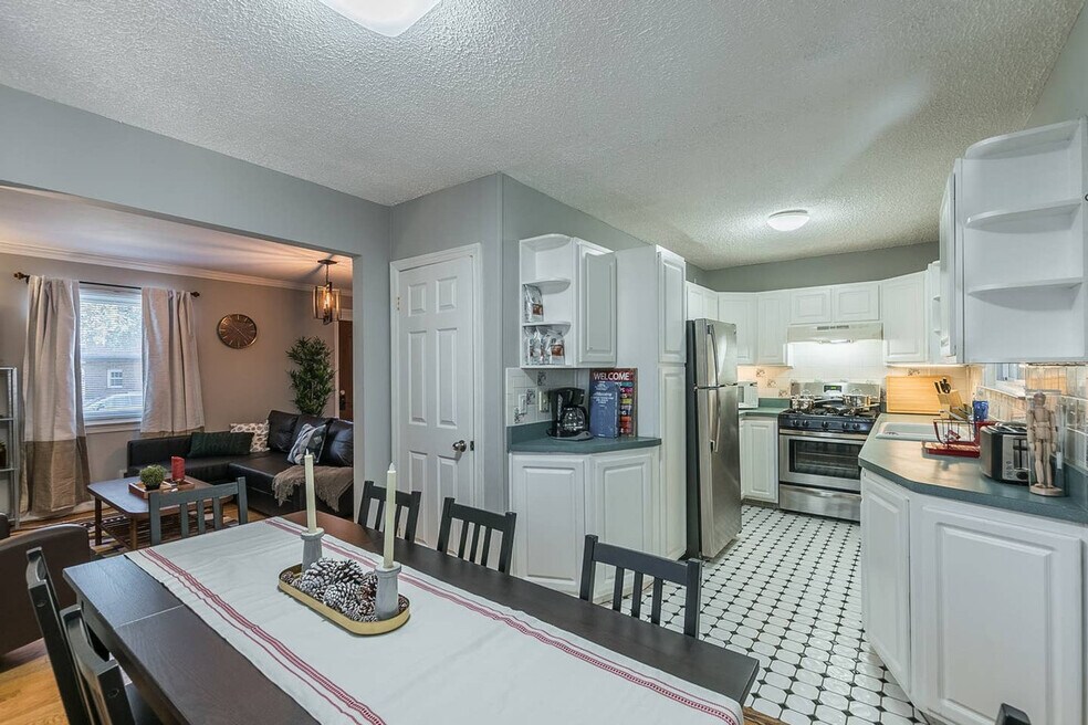 303 E Braddock Rd unit ID1014214P, Alexandria, VA 22301 - photo 1