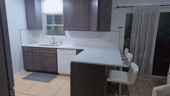 63 Friendly Ln, Shalimar, FL 32579 - photo 2