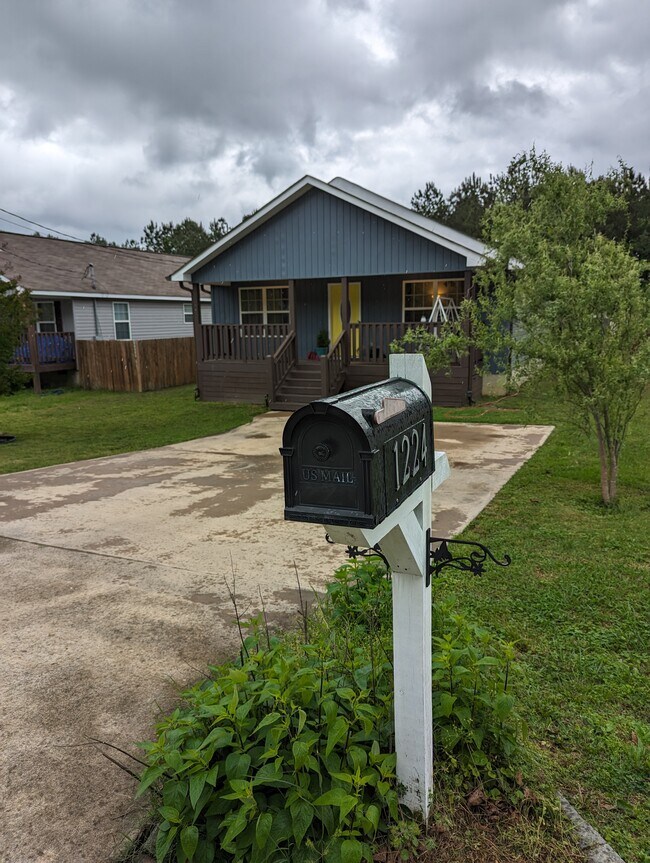 1224 Frazier Dr, Dalton, GA 30721