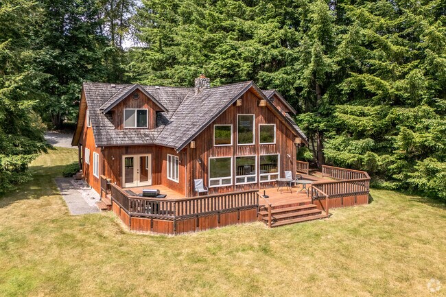 Make everlasting memories in a waterfront cabin in Lake McMurray.
