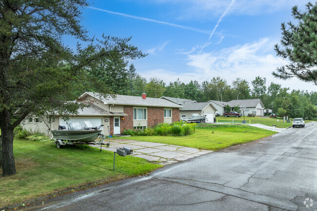 You can find a number of split level and raised ranch homes in Bayview Heights.