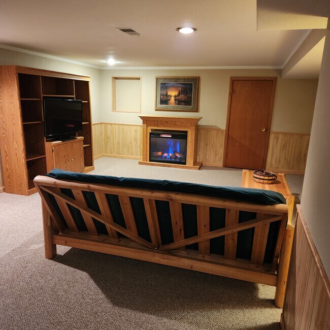 1007 Roselawn Ave W, Saint Paul, MN 55113 - photo 3