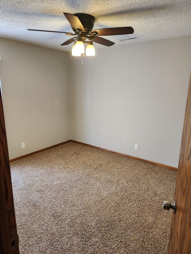 Pleasant Court, Des Moines, IA 50314 - photo 7