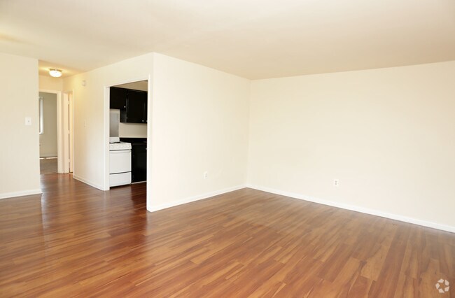 Cedar Heights, Washington, DC 20020 - photo 4