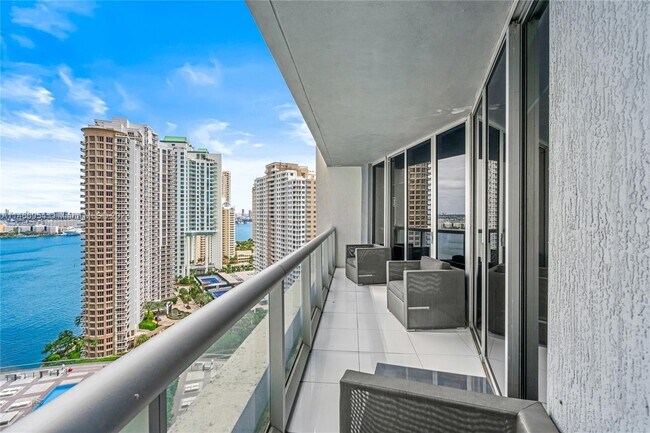 Icon Brickell Tower 2 unit 905, Miami, FL 33131 - photo 3